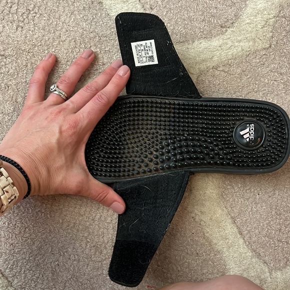 Girls Adidas slides - pink/black size 4 - Picture 5 of 6